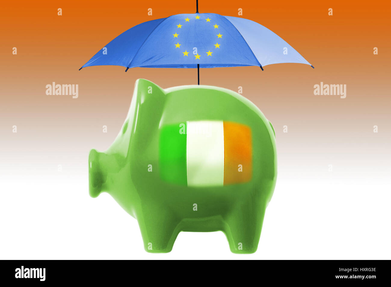 Piggy bank with the flag of Ireland under the EU-rescue screen, symbolic photo, Sparschwein mit der Flagge von Irland unter dem EU-Rettungsschirm, Sym Stock Photo