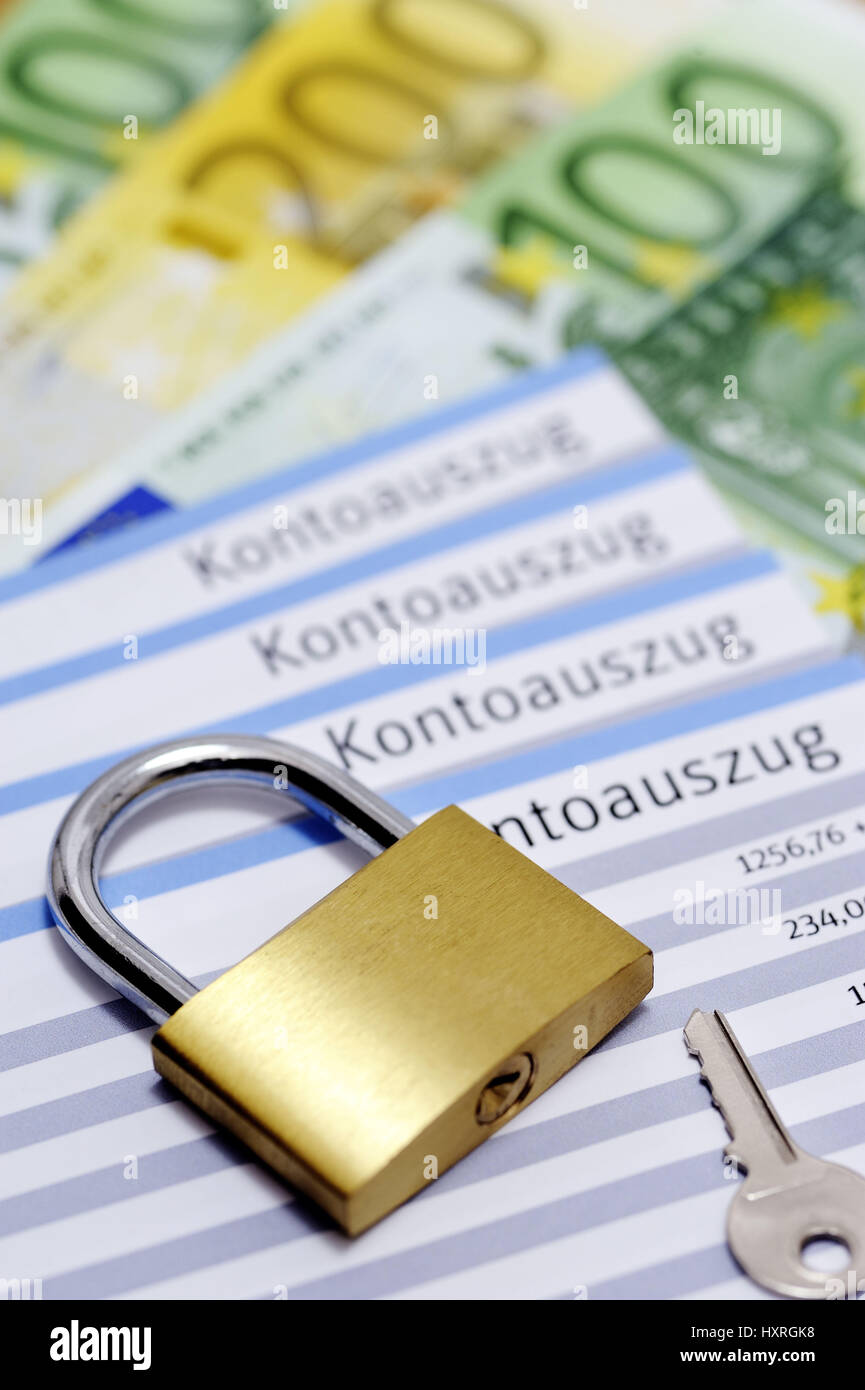 Bank statements and padlock, security of bank data, Kontoauszüge und Vorhängeschloss, Sicherheit von Bankdaten Stock Photo