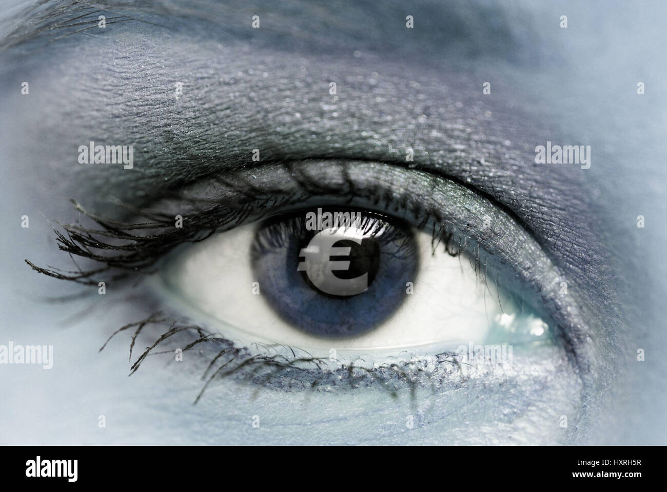 In the eye of a woman an eurosign is reflected, Im Auge einer Frau spiegelt sich ein Eurozeichen Stock Photo
