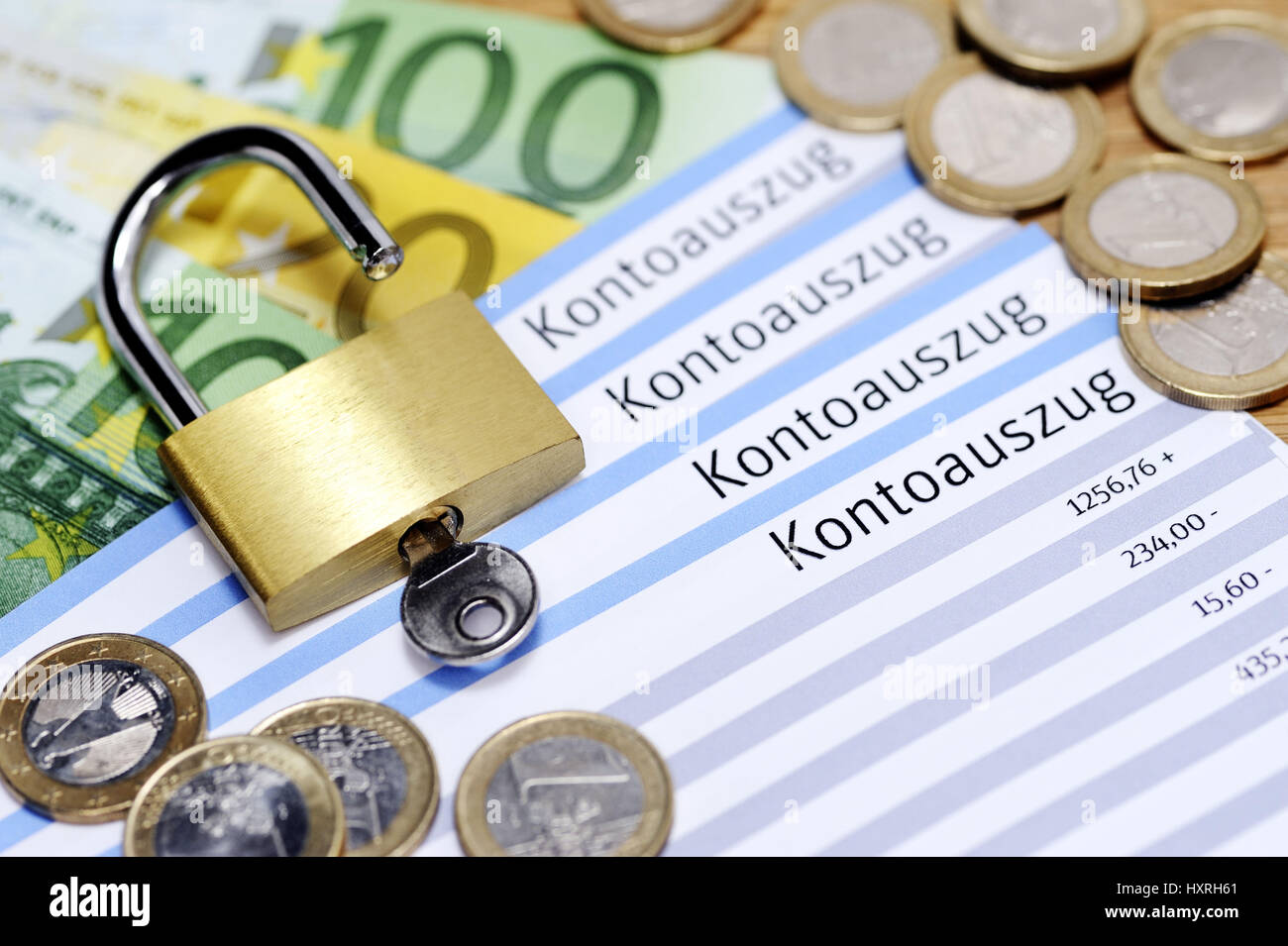 Bank statements and padlock, security of bank data, Kontoauszüge und Vorhängeschloss, Sicherheit von Bankdaten Stock Photo