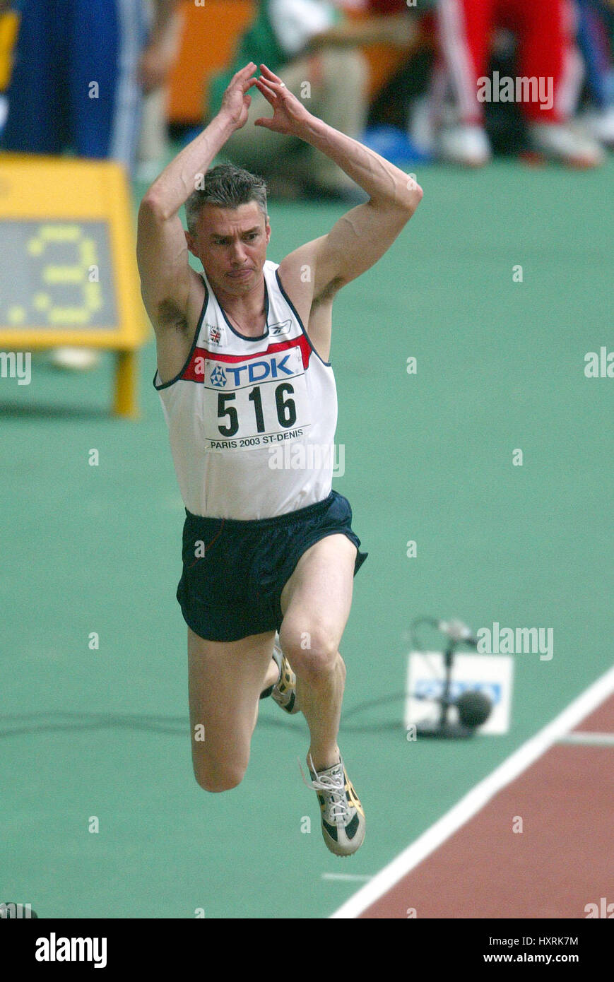 JONATHAN EDWARDS TRIPLE JUMP STADE DE FRANCE ST DENIS PARIS FRANCE 23 August 2003 Stock Photo