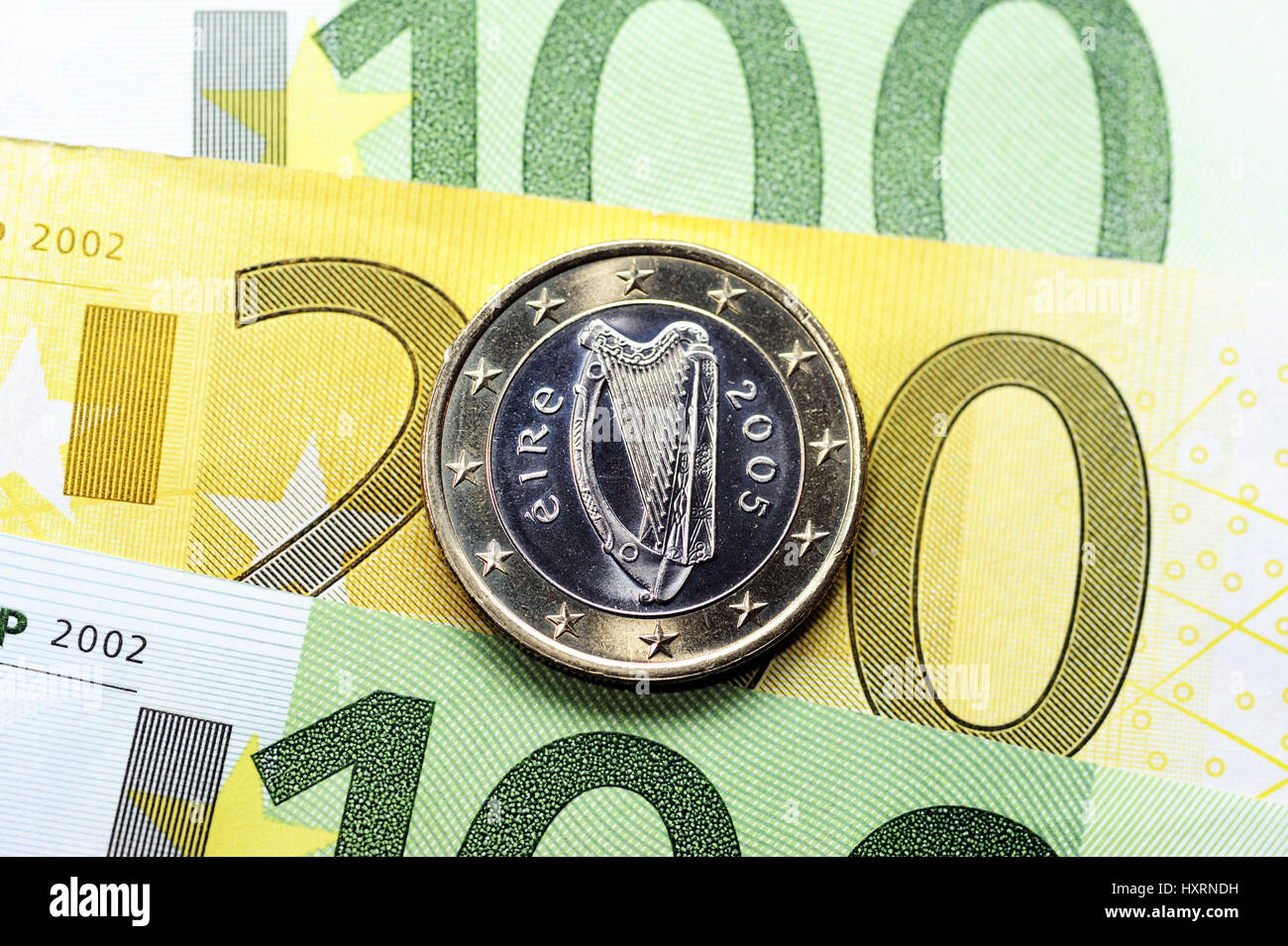 Irish euro-coin one on euro-bank notes, milliard support for Ireland, Irische Ein-Euro-Münze auf Euro-Banknoten, Milliardenunterstützung für Irland Stock Photo