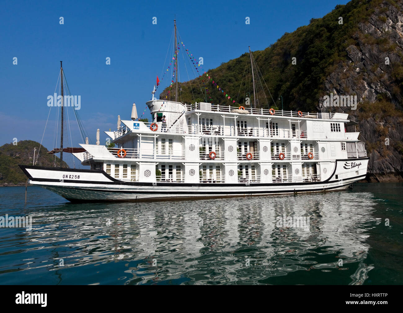 Bhaya cruise ship moored on Ha Long Bay Stock Photo