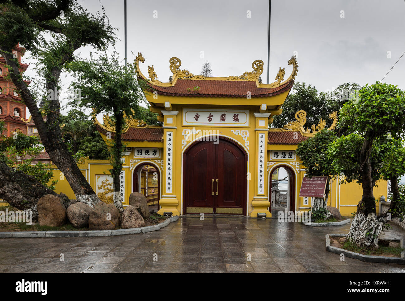 Trấn Quốc Pagoda (Vietnamese: Chùa Trấn Quốc, chữ Hán: 鎭國寺), the oldest Buddhist temple in Hanoi, is located on a small island near the southeastern s Stock Photo