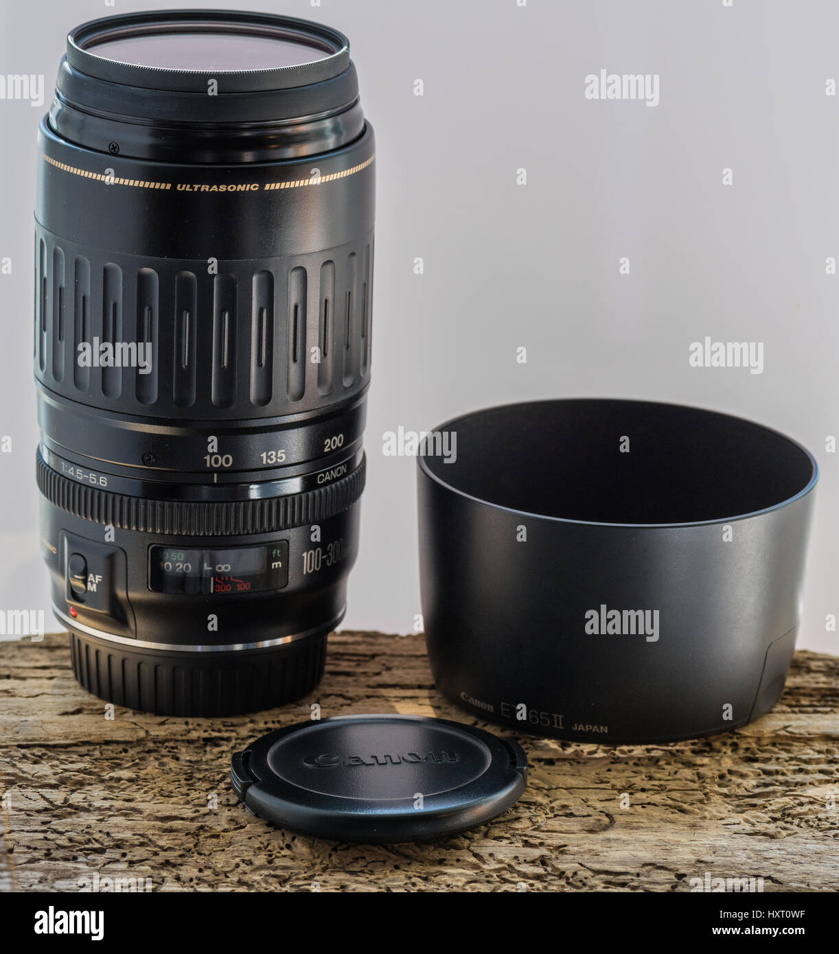 Canon EF 100-300mm f/4.5-5.6 USM lens Stock Photo - Alamy