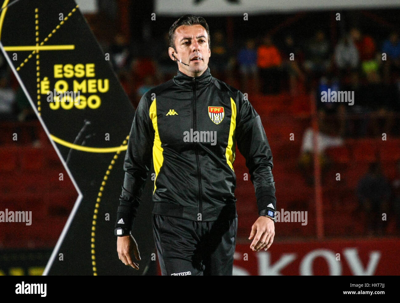 Osasco, Brazil. 29th Mar, 2017. pictured the referee, Raphael Claus. Match between Audax x Santo André, valid for the Paulista Championship 2017, held at the Estadio José Liberatti in Osasco, in Greater São Paulo. Credit: Aloisio Mauricio/FotoArena/Alamy Live News Stock Photo