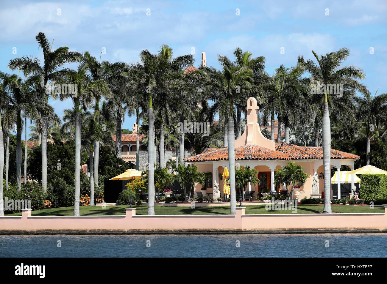 Palm Beach. 20th Mar, 2017. Photo taken on March 20, 2017 shows the view of Mar-a-lago club at Palm Beach, Florida, the United States. Credit: Wang Ying/Xinhua/Alamy Live News Stock Photo