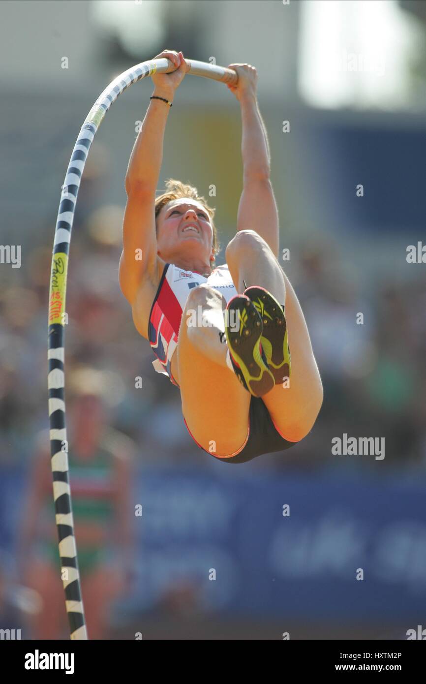 JANIE WHITLOCK POLE VAULT MANCHESTER REGIONAL ARENA MANCHESTER ENGLAND 10 July 2005 Stock Photo
