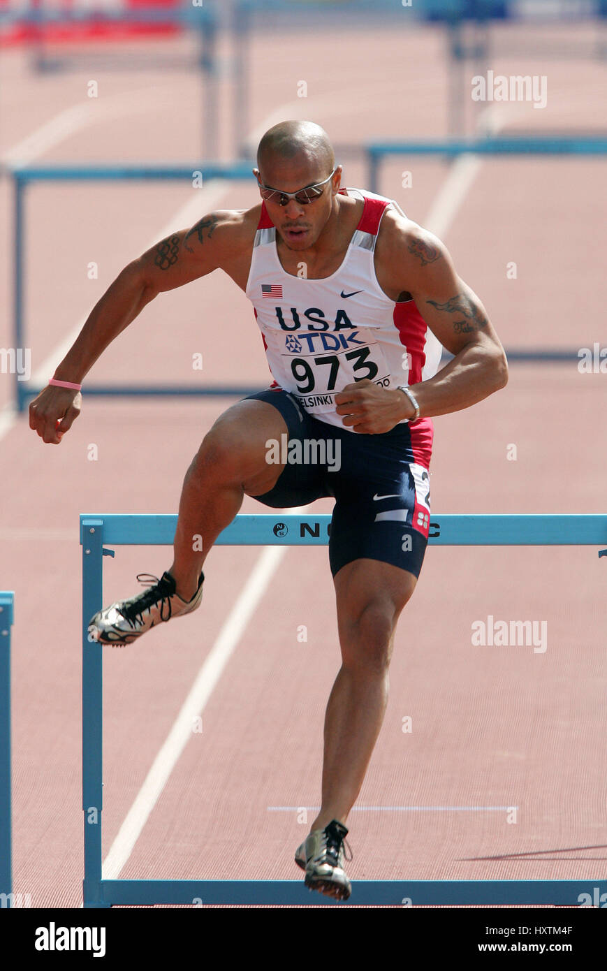 JAMES CARTER MENS 400M HURDLES OLYMPIC STADIUM HELSINKI FINLAND 06 August 2005 Stock Photo