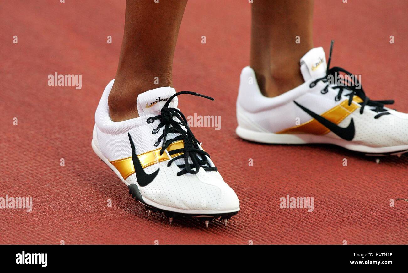 NIKE RUNNING SPIKES NIKE RUNNING SPIKES OLYMPIC STADIUM HELSINKI FINLAND 12  August 2005 Stock Photo - Alamy