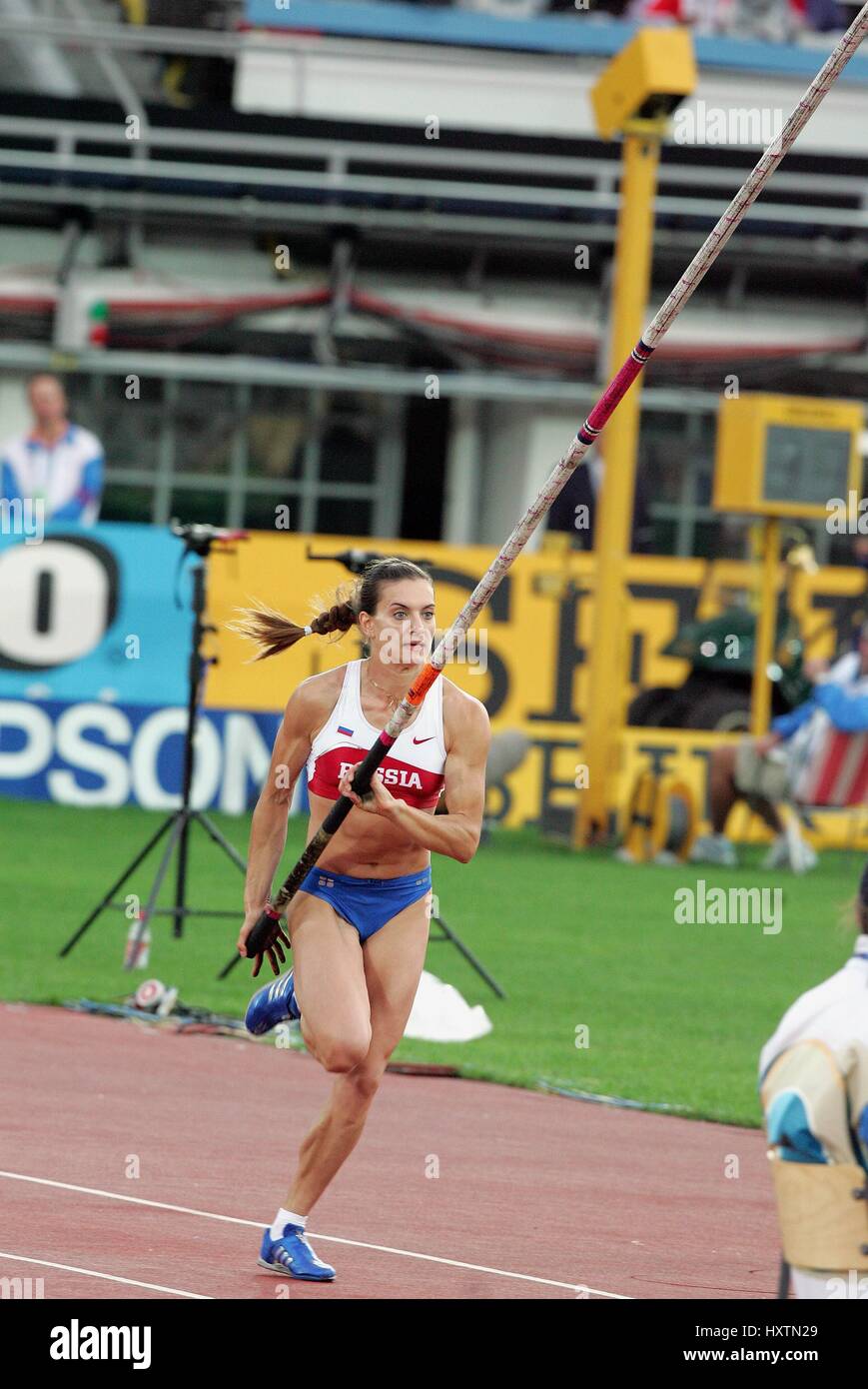 YELENA ISINBAYEVA POLE VAULT RUSSIA OLYMPIC STADIUM HELSINKI FINLAND 12 August 2005 Stock Photo