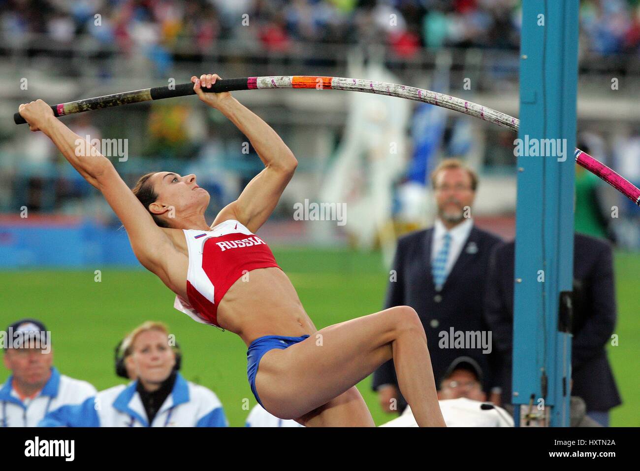 yelena-isinbayeva-pole-vault-russia-olympic-stadium-helsinki-finland-12