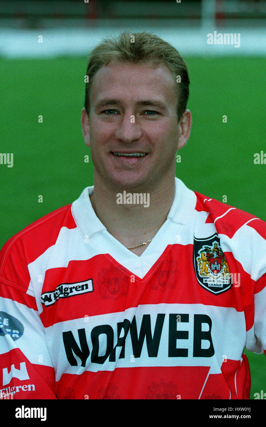 Dean bell rugby hi-res stock photography and images - Alamy