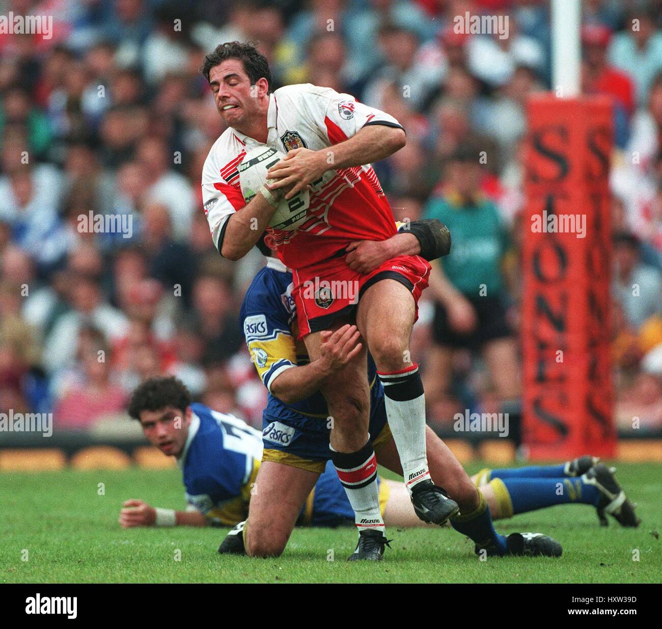 PHIL CLARKE & GARY MERCER WIGAN V LEEDS RL PREMIERSHIP 23 May 1995 Stock Photo