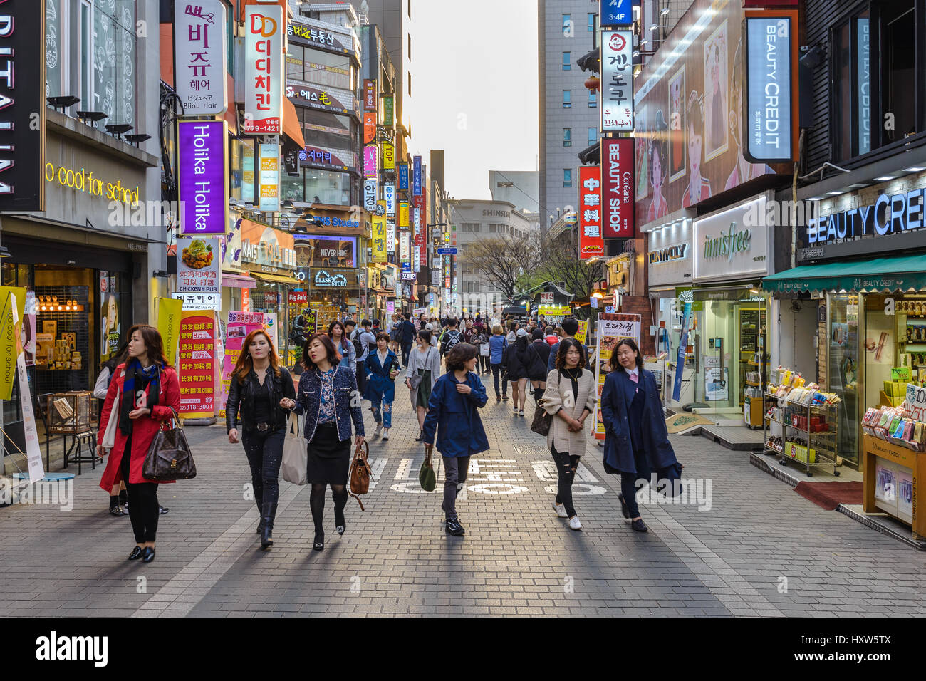 MYEONG-DONG, SEOUL, KOREA: APRIL 1,2016: People shopping and walking in Myeongdong street market, Seoul, South Korea Stock Photo