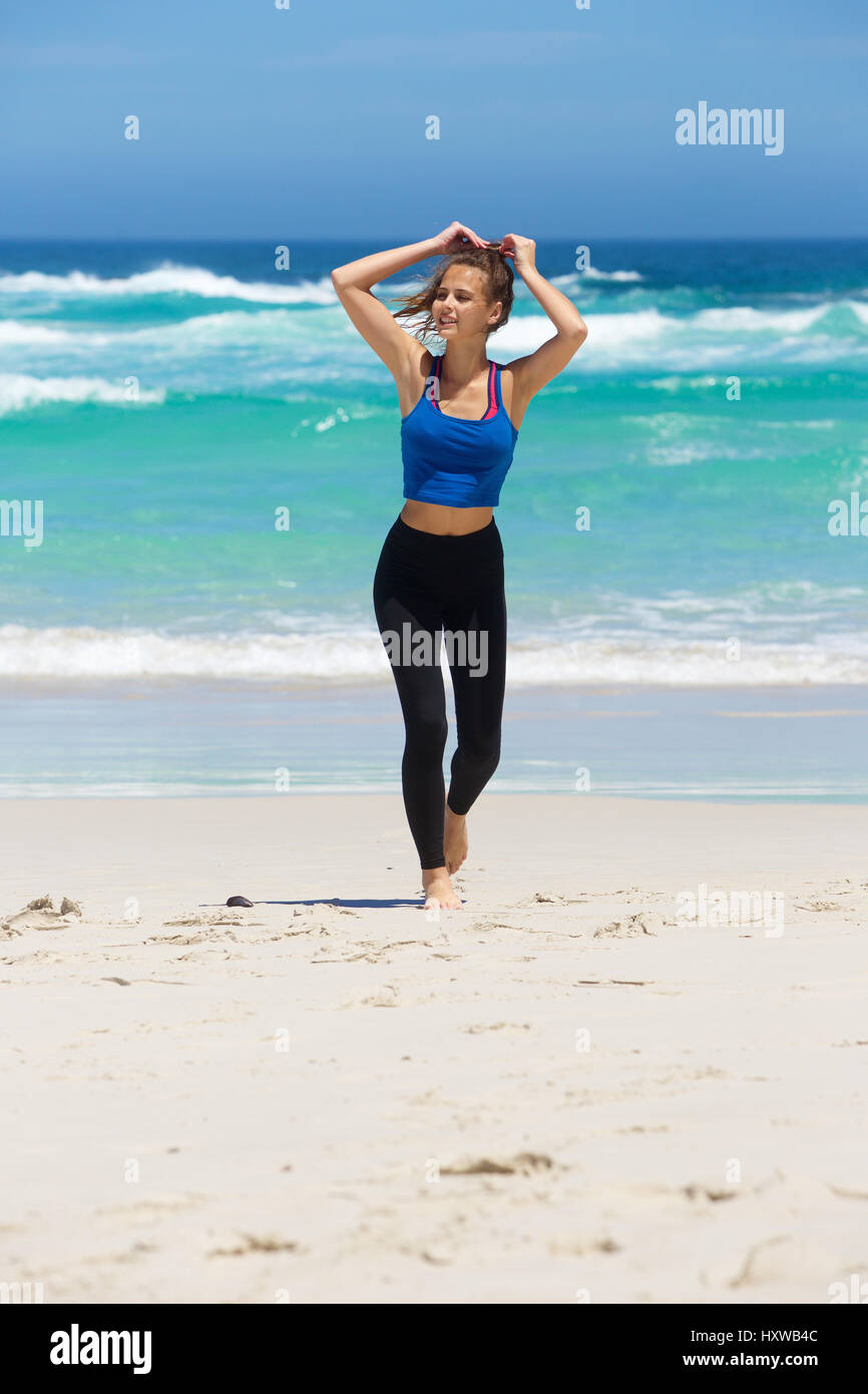 Barefoot on beach hi-res stock photography and images - Alamy