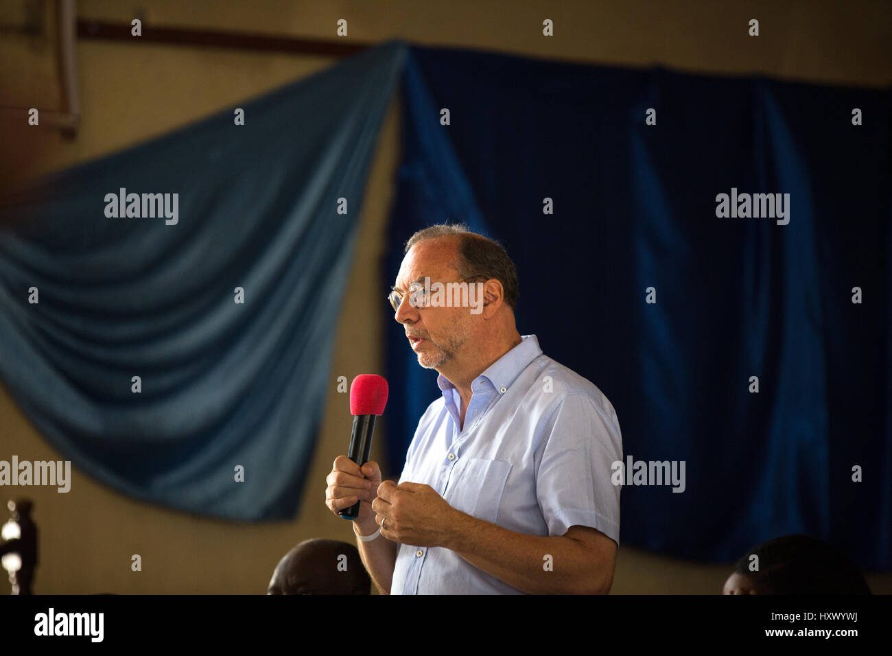 Professor Peter Piot addresses an HIV conference in Freetown, Sierra Leone Stock Photo