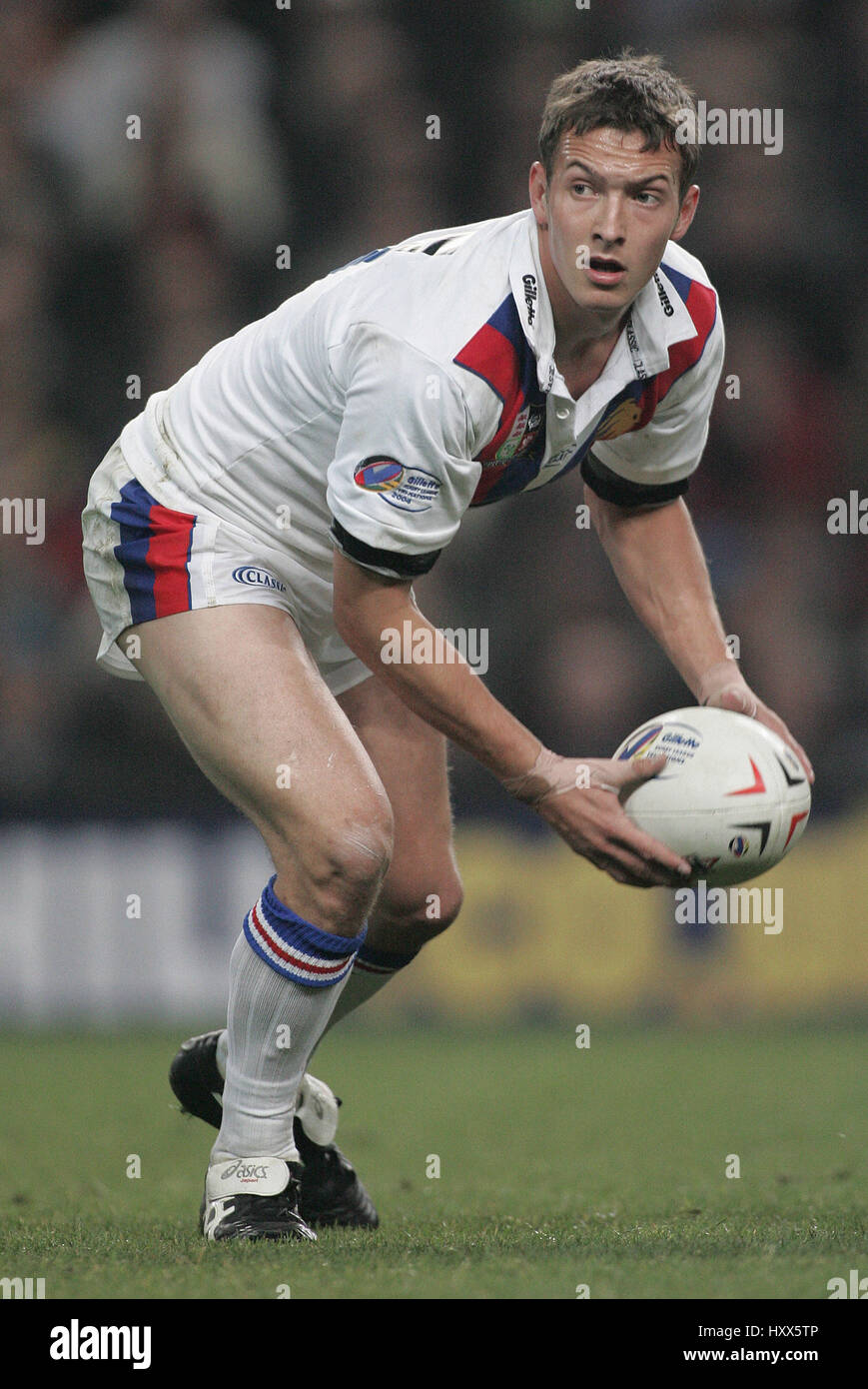 DANNY MCGUIRE GREAT BRITIAN & ST.HELENS RLFC CITY OF MANCHESTER STADIUM MANCHESTER 30 October 2004 Stock Photo