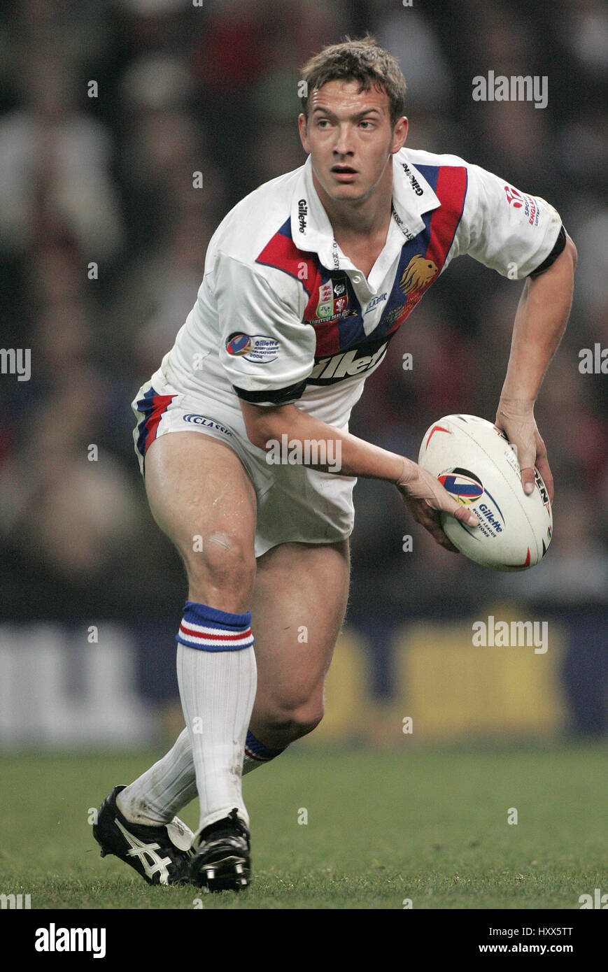DANNY MCGUIRE GREAT BRITIAN & ST.HELENS RLFC CITY OF MANCHESTER STADIUM MANCHESTER 30 October 2004 Stock Photo