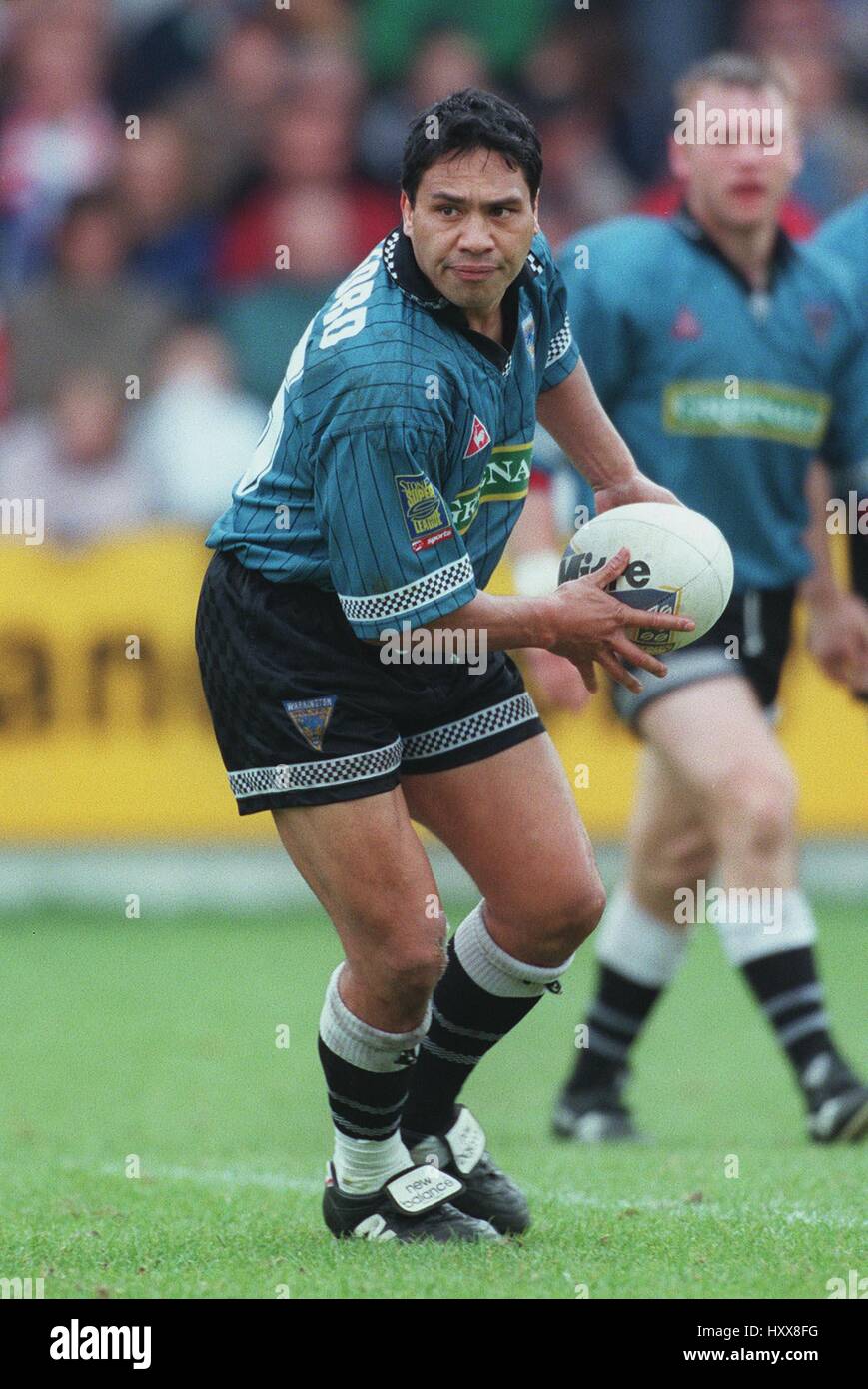 KELLY SHELFORD WARRINGTON WOLVES RLFC 25 April 1997 Stock Photo - Alamy