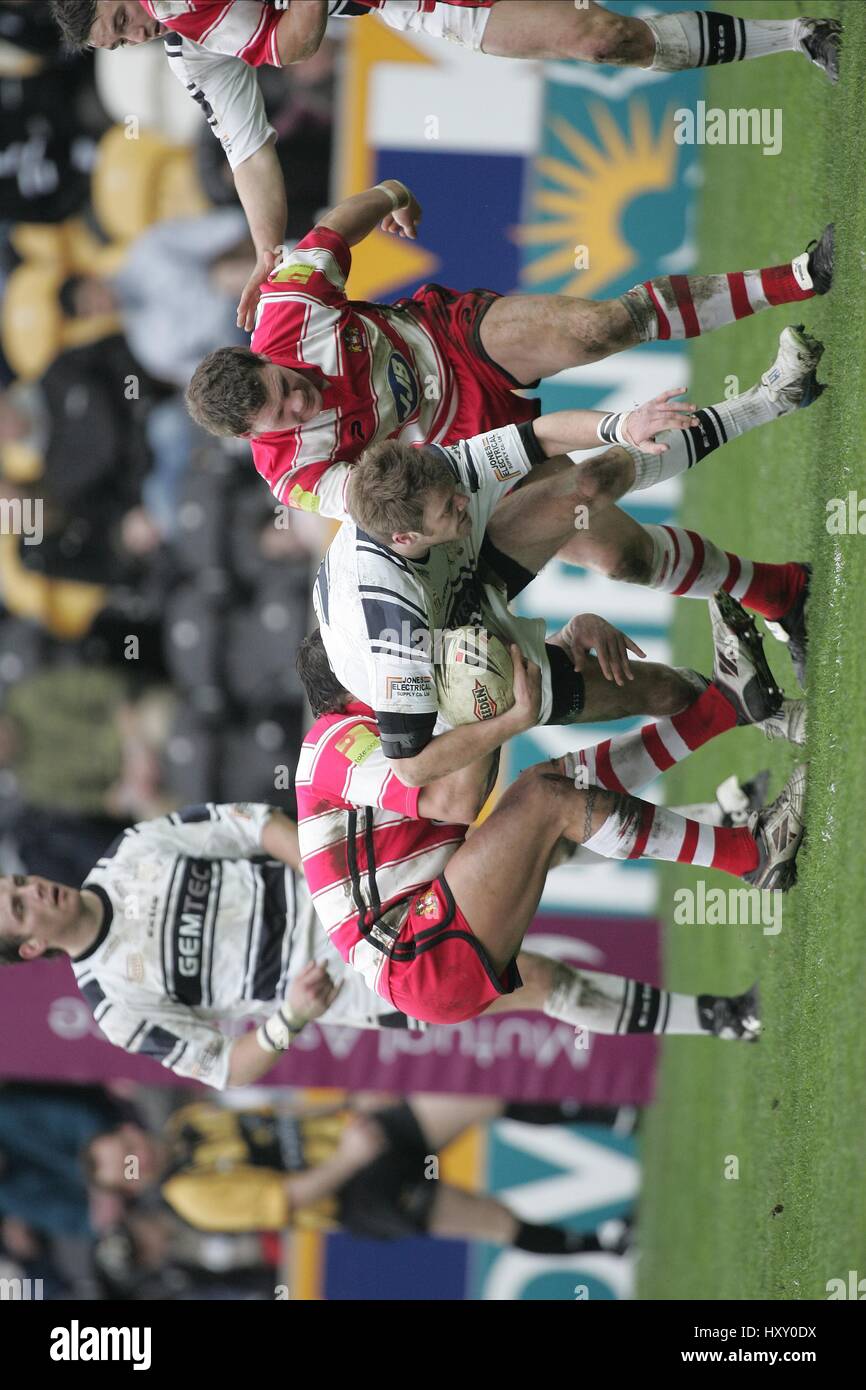 R WHITING TICKLE & T NEWTON HULL FC V WIGAN WARRIORS HULL KC STADIUM 28 March 2005 Stock Photo