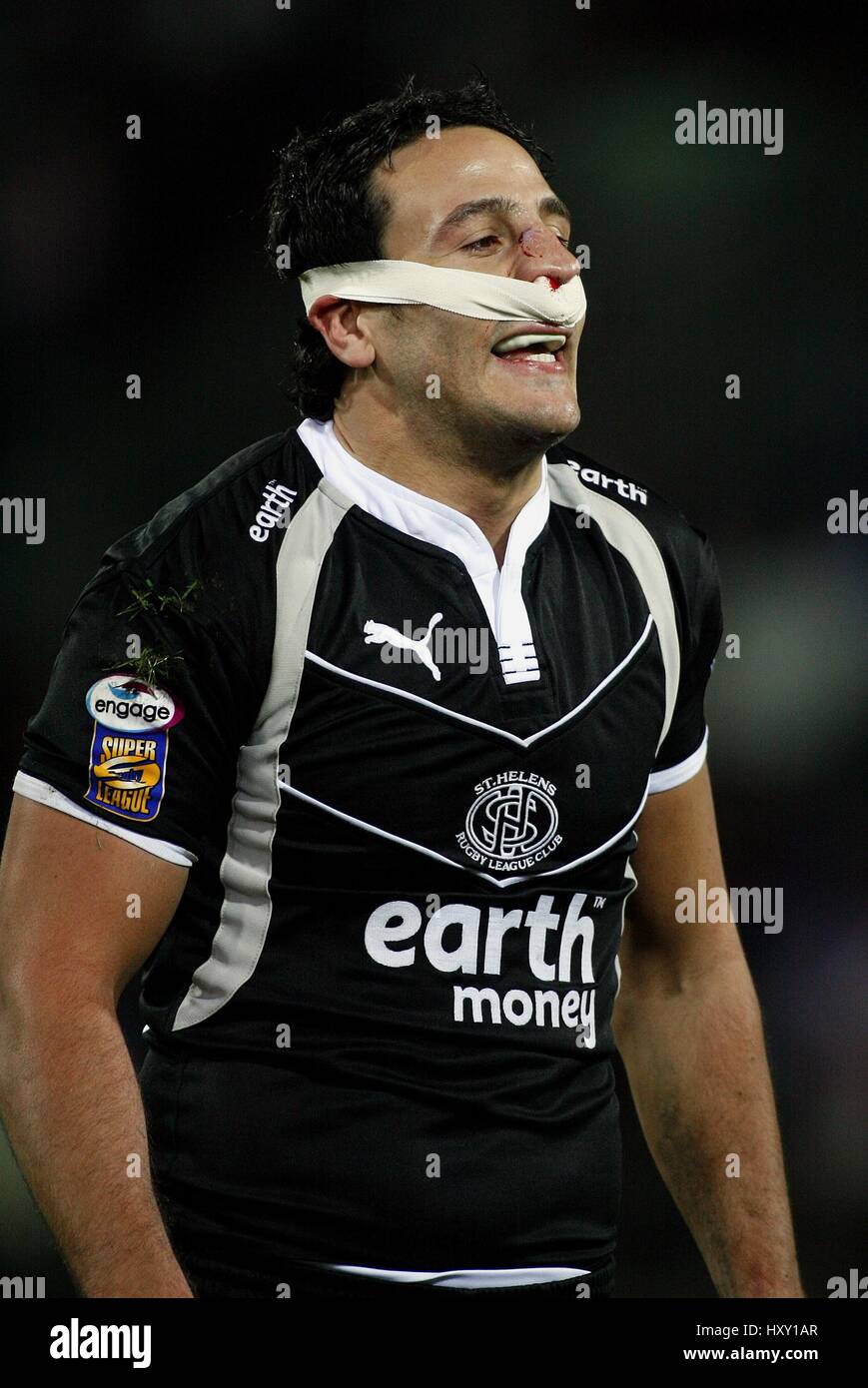 LEE GILMOUR ST.HELENS RLFC GALPHARM STADIUM HUDDERSFIELD ENGLAND 04