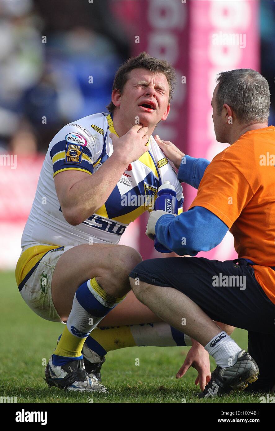 LEE BRIERS WARRINGTON WOLVES RLFC HALLIWELL JONES STADIUM WARRINGTON ...