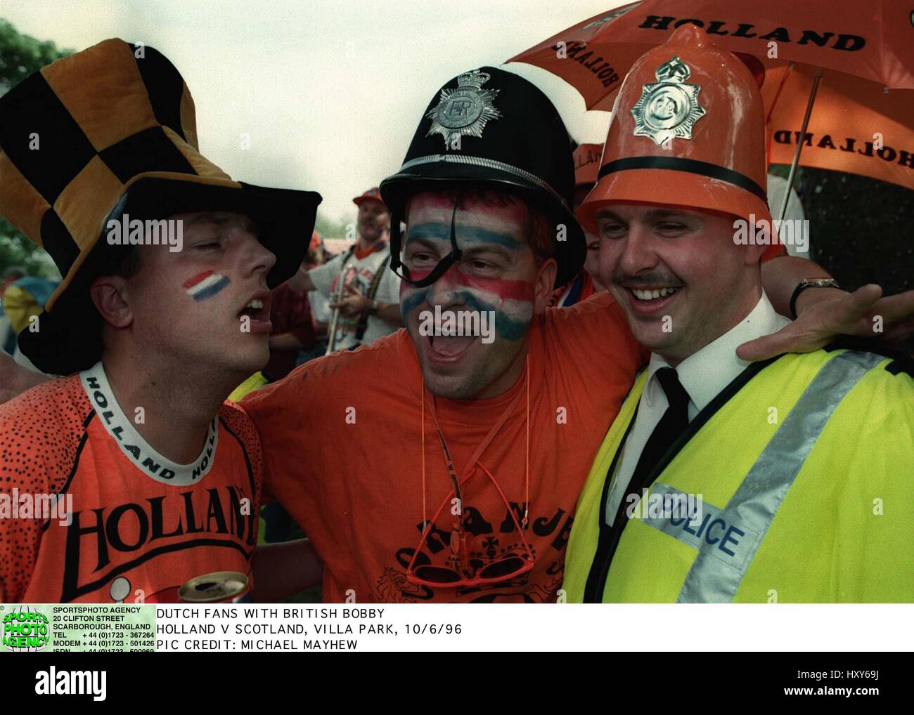 DUTCH FANS WITH POLICE OFFICER EURO 96 18 June 1996 Stock Photo