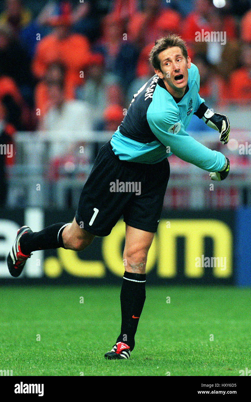 EDWIN VAN DER SAR HOLLAND & JUVENTUS 11 June 2000 Stock Photo - Alamy