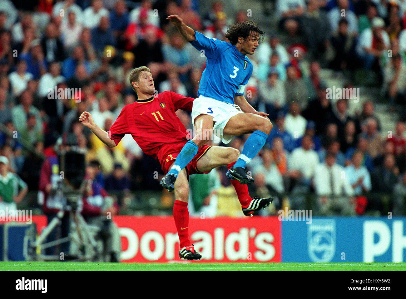 MALDINI & VERHEYEN ITALY V BELGIUM 14 June 2000 Stock Photo - Alamy
