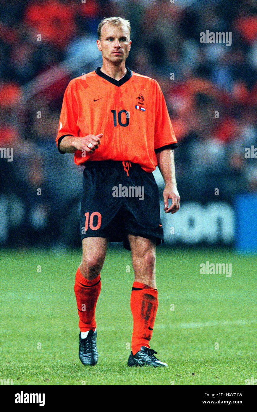 DENNIS BERGKAMP HOLLAND & ARSENAL FC 21 June 2000 Stock Photo - Alamy