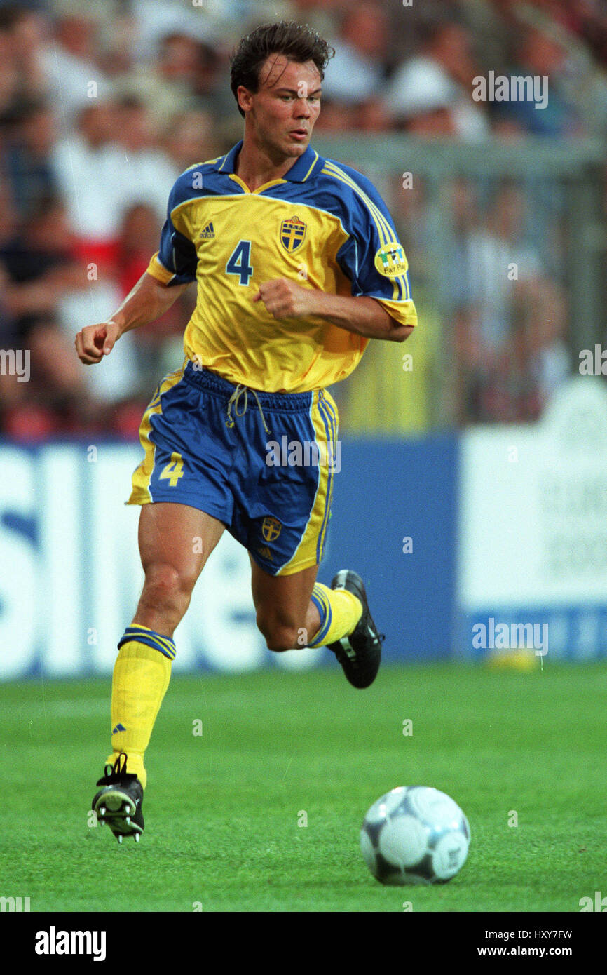 JOACHIM BJORKLUND SWEDEN & VALENCIA CF 19 June 2000 Stock Photo Alamy
