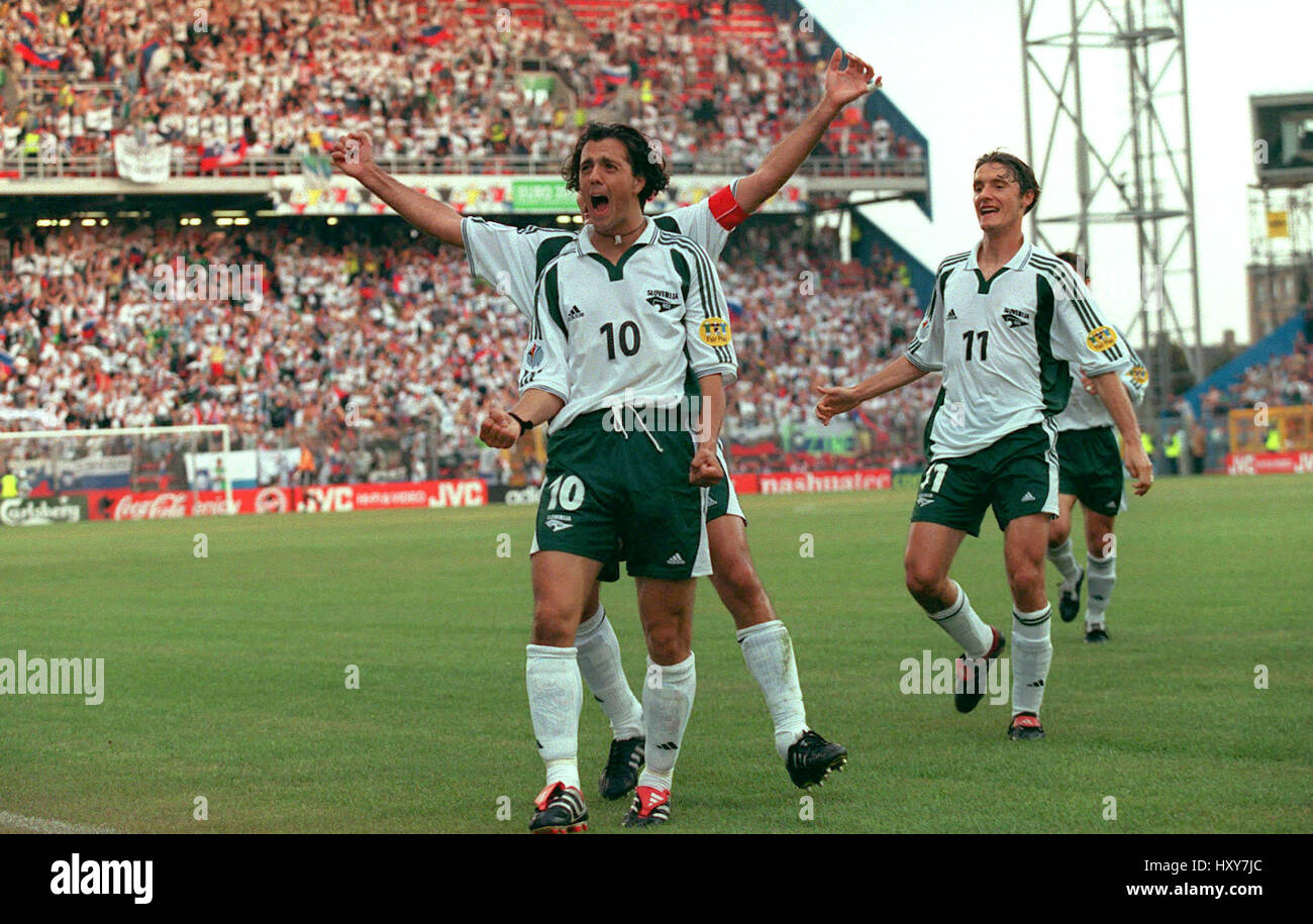 zlatko-zahovic-celebrates-goal-yugoslavia-v-slovenia-13-june-2000-stock