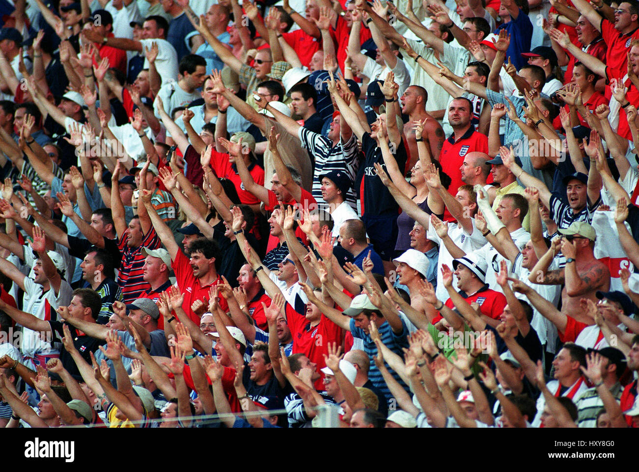 ENGLAND FANS ENGLAND V ROMANIA CHARLEROI EURO 2000 20 June 2000 Stock