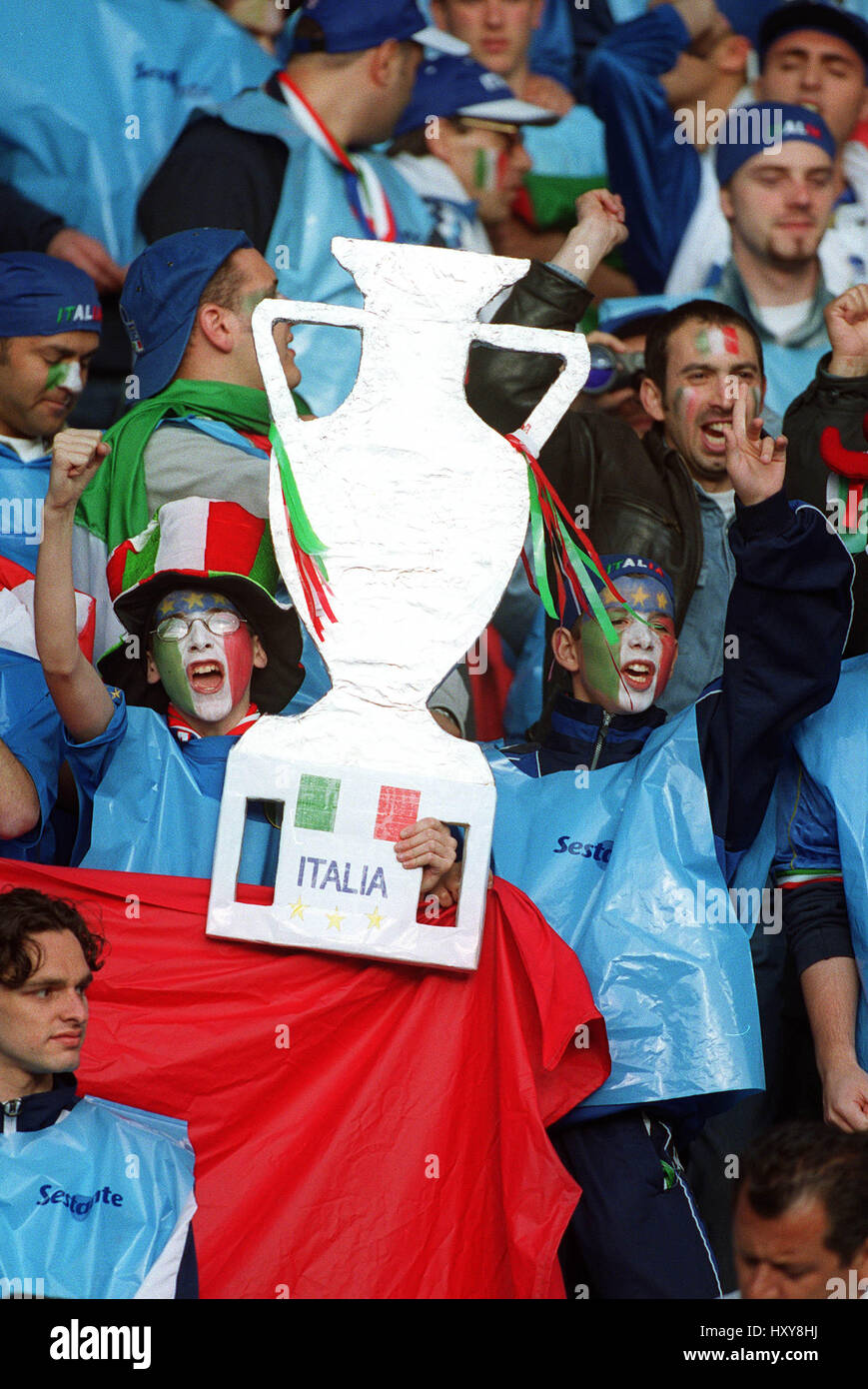 ITALY FAN WITH TROPHY ITALY V ROMANIA AMSTERDAM EURO 2000 24 June 2000 ...