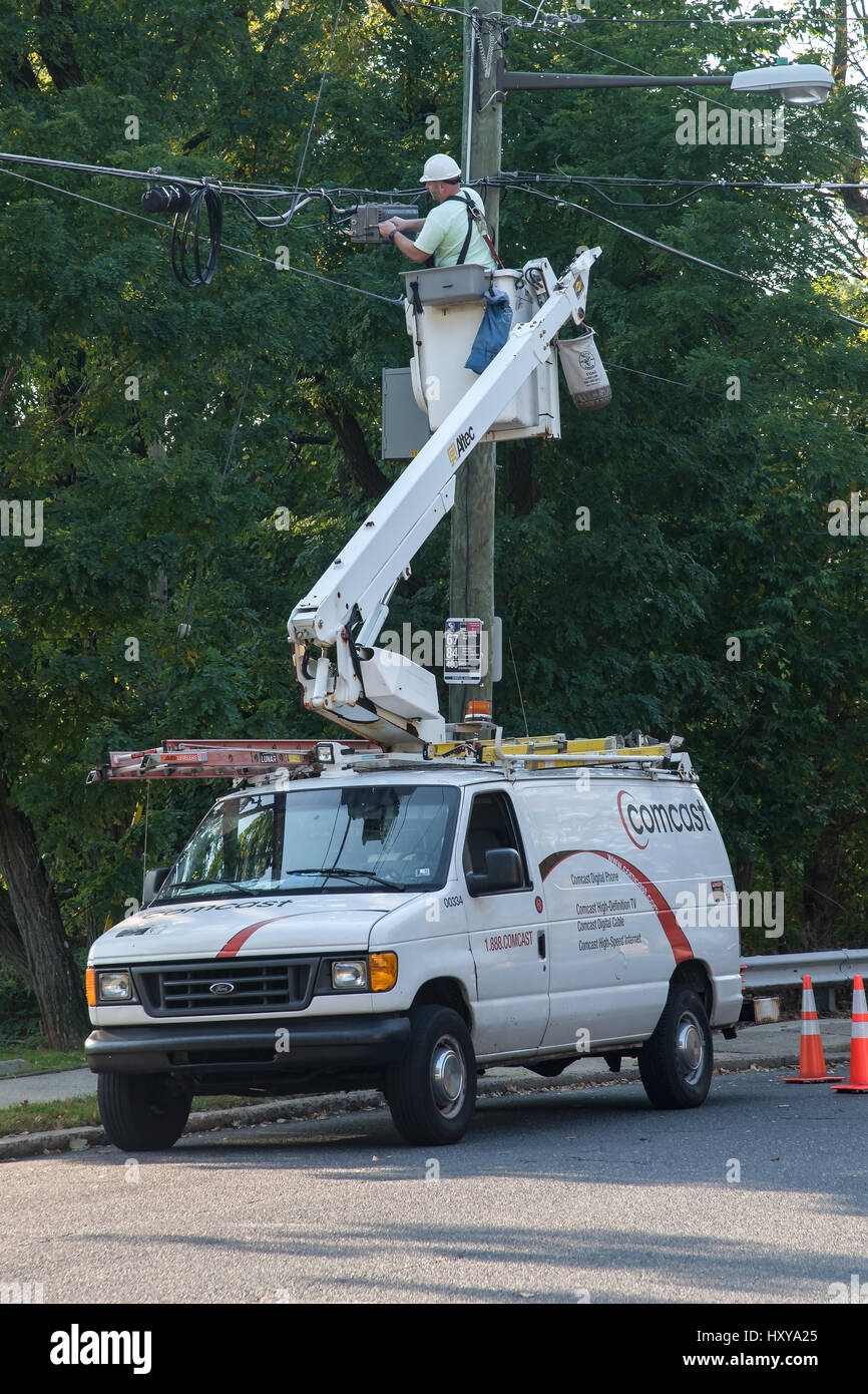 The worker adjusts the broadcasting cable, Philadelphia, USA Stock