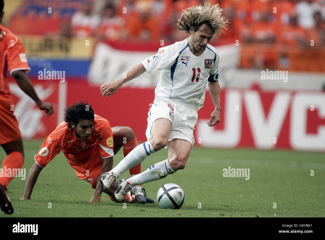 G VAN BRONCKHORST & P NEDVED HOLLAND V CZECH REPUBLIC MUNICIPAL STADIUM  AVEIRO PORTUGAL 19 June 2004 Stock Photo - Alamy