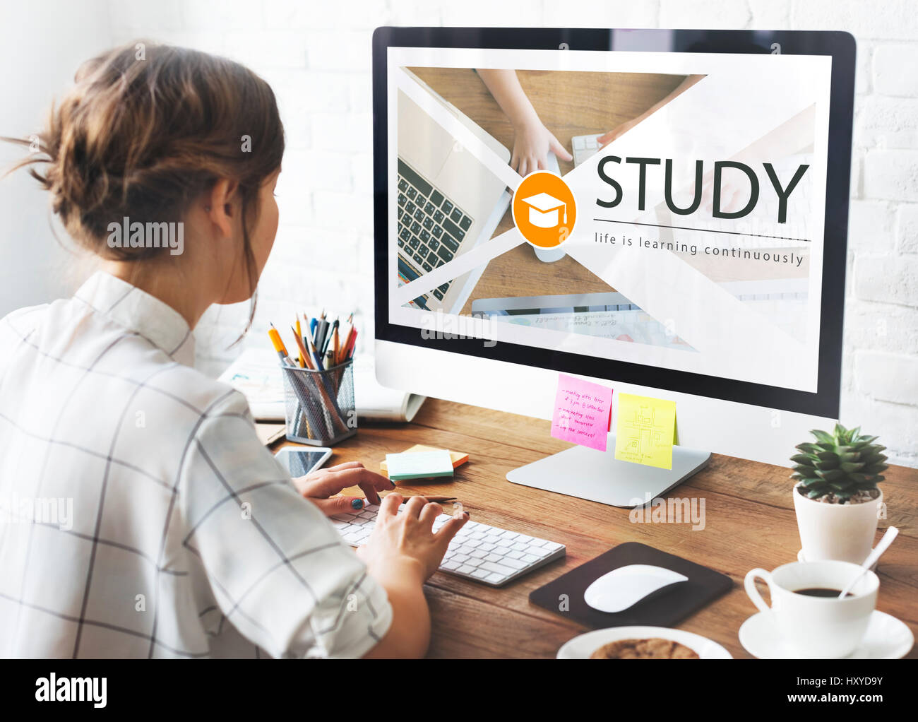 Online course system hi-res stock photography and images - Alamy