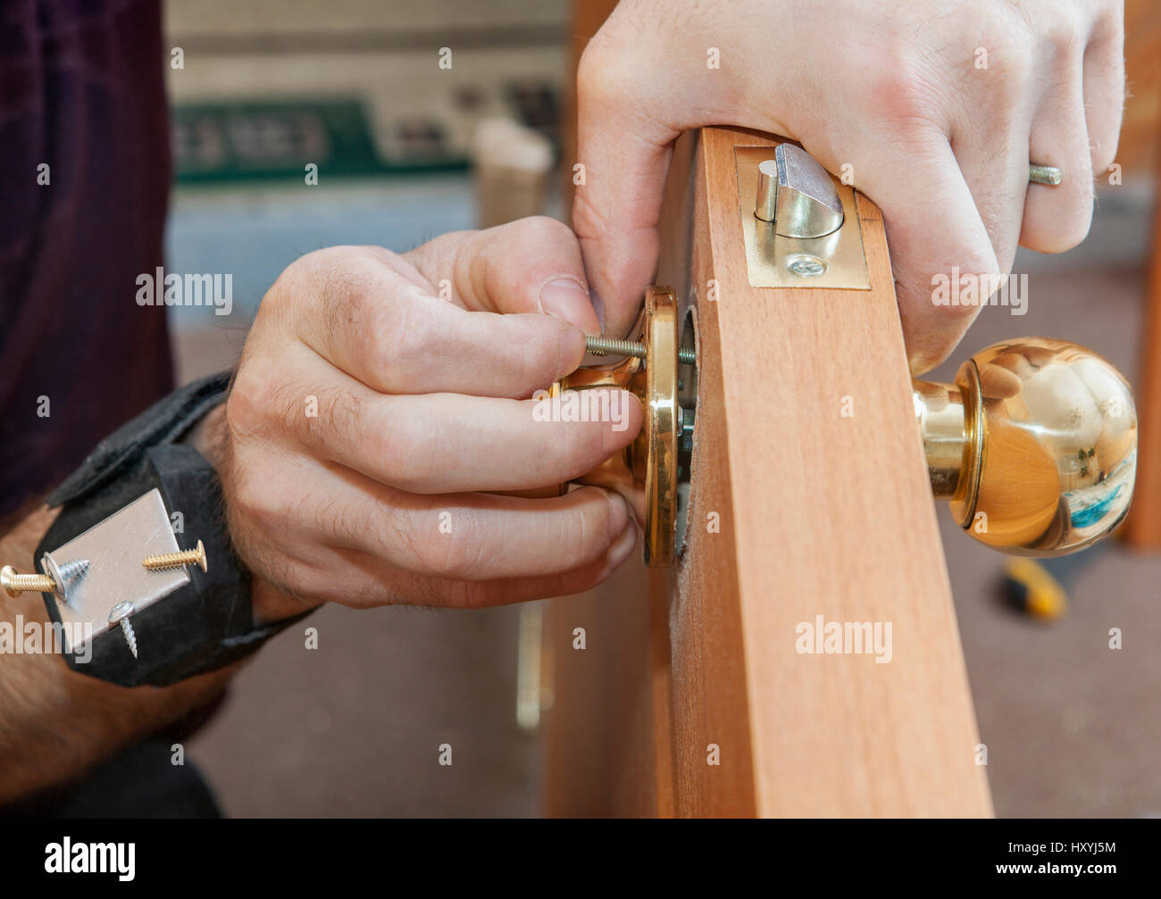 Install Interior Door Joiner Mount Knob With Lock Hand