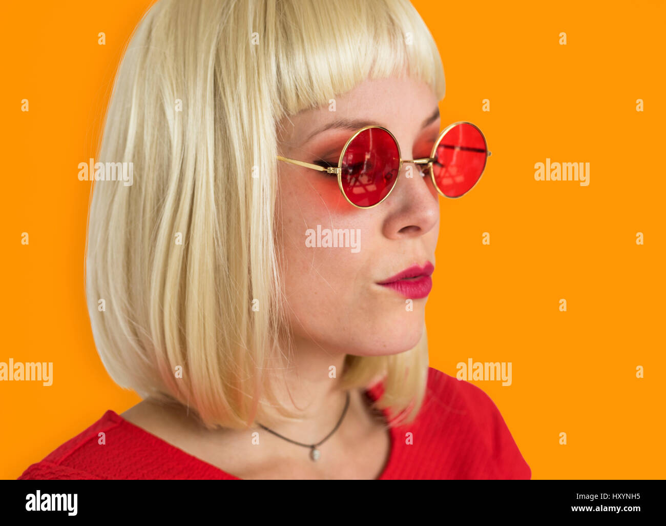 Woman with blonde hair and aviator sunglasses - wide 4