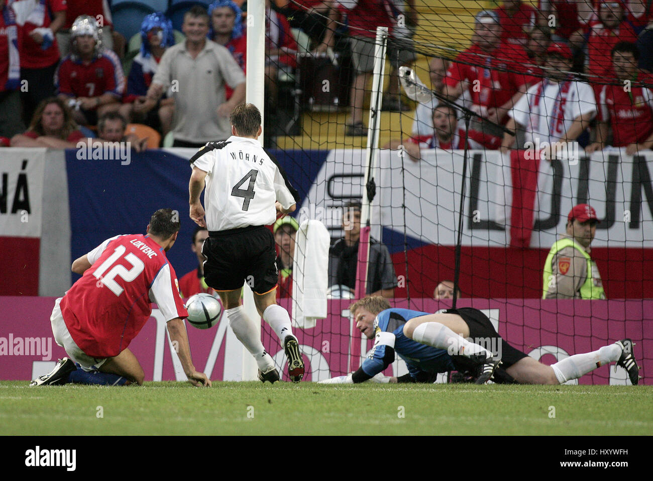 V LOKVENC C WORNS & O KAHN GERMANY V CZECH REPUBLIC JOSE ALVALADE STADIUM LISBON PORTUGAL 23 June 2004 Stock Photo