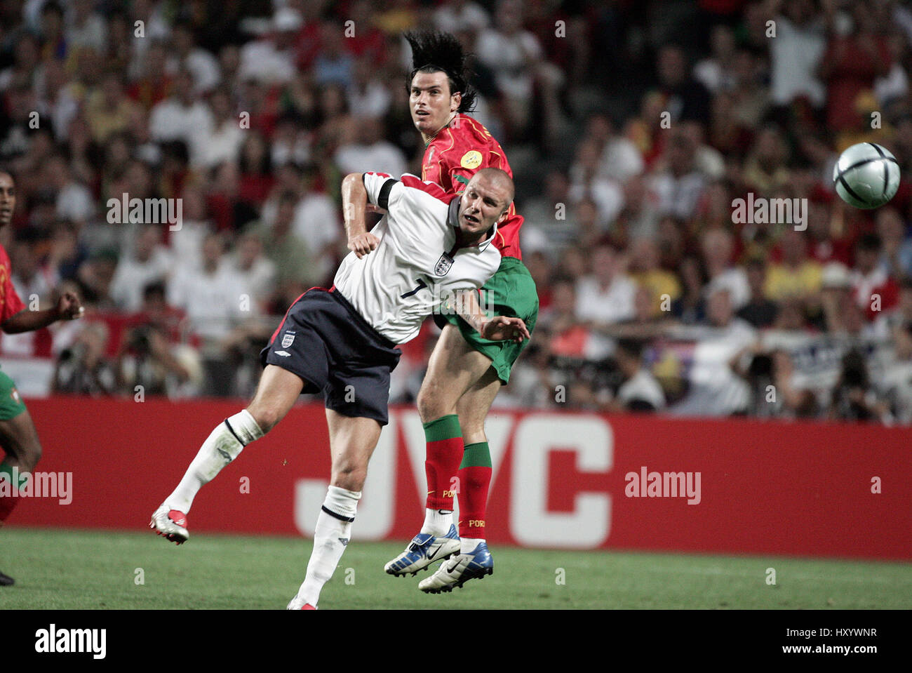 DAVID BECKHAM & HELDER POSTIGA PORTUGAL V ENGLAND LUZ STADIUM LISBON PORTUGAL 24 June 2004 Stock Photo