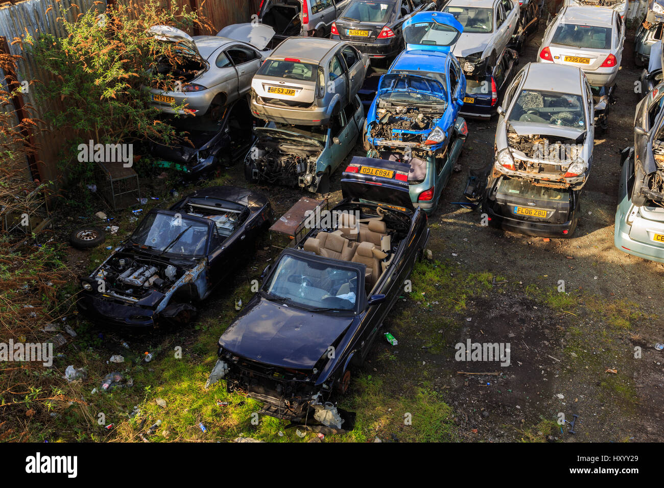 Pile of smashed cars hi-res stock photography and images - Alamy