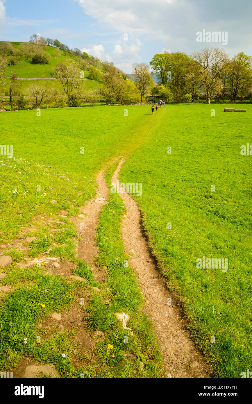 Dales Way footpath between Appletreewick and Burnsall in Wharfedale, North Yorkshire Stock Photo
