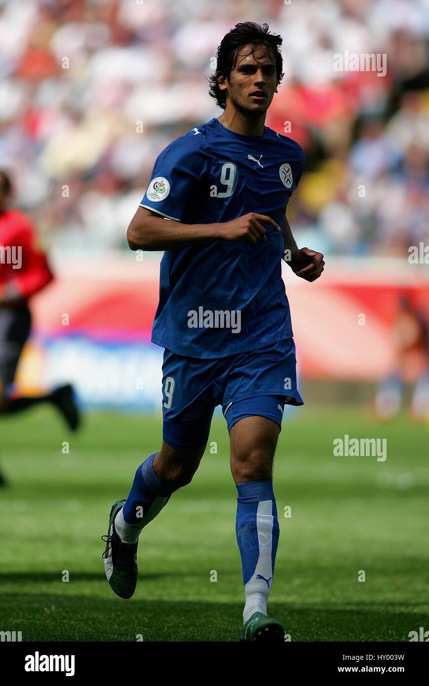 ROQUE SANTA CRUZ PARAGUAY & BAYERN MUNICH WORLD CUP FRANKFURT GERMANY 10  June 2006 Stock Photo - Alamy