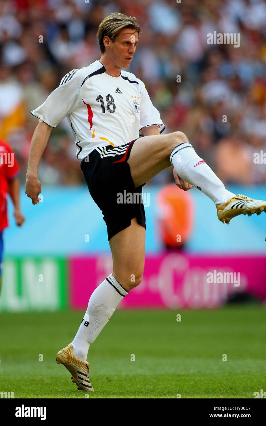 TIM BOROWSKI GERMANY & WERDER BREMEN WORLD CUP MUNICH GERMANY 09 June 2006  Stock Photo - Alamy