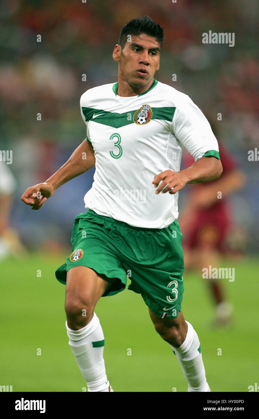 CARLOS SALCIDO MEXICO & GUADALAJARA/CHIVAS GELSENKIRCHEN GERMANY 21