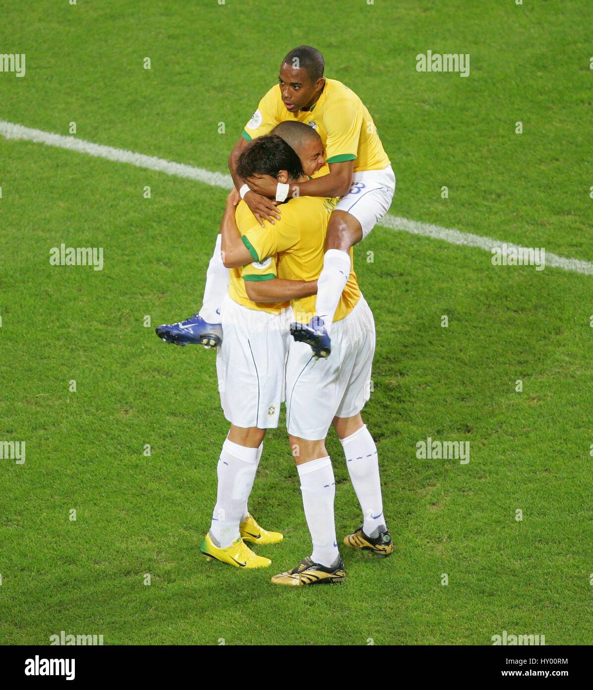 RONALDO ROBINHO & KAKA JAPAN V BRAZIL WORLD CUP DORTMUND GERMANY 22 June 2006 Stock Photo