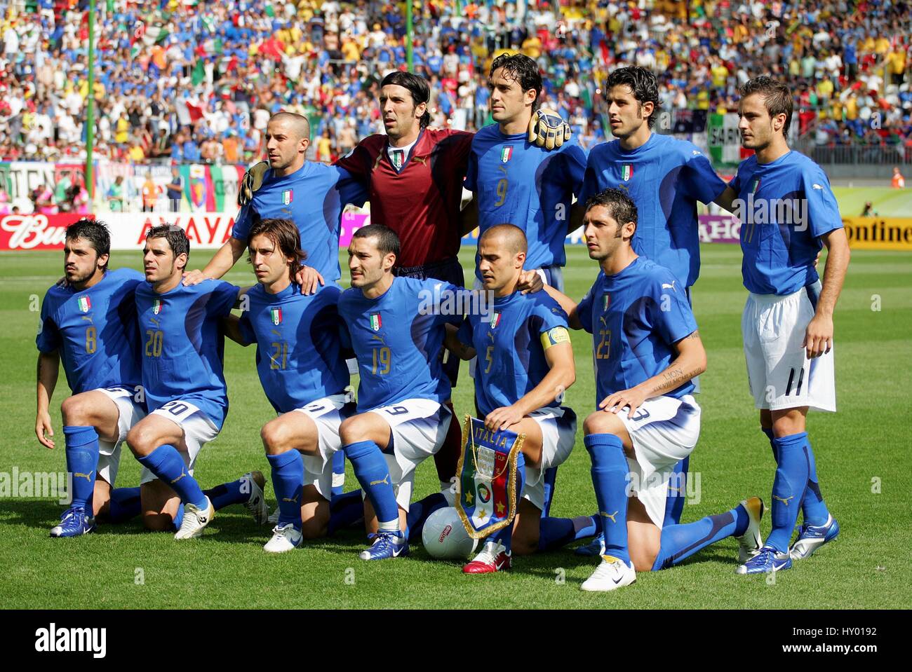 ITALIAN TEAM GROUP ITALY V AUSTRALIA WORLD CUP FRITZ-WALTER STADION KAISERSLAUTERN GERMANY 26 June 2006 Stock Photo