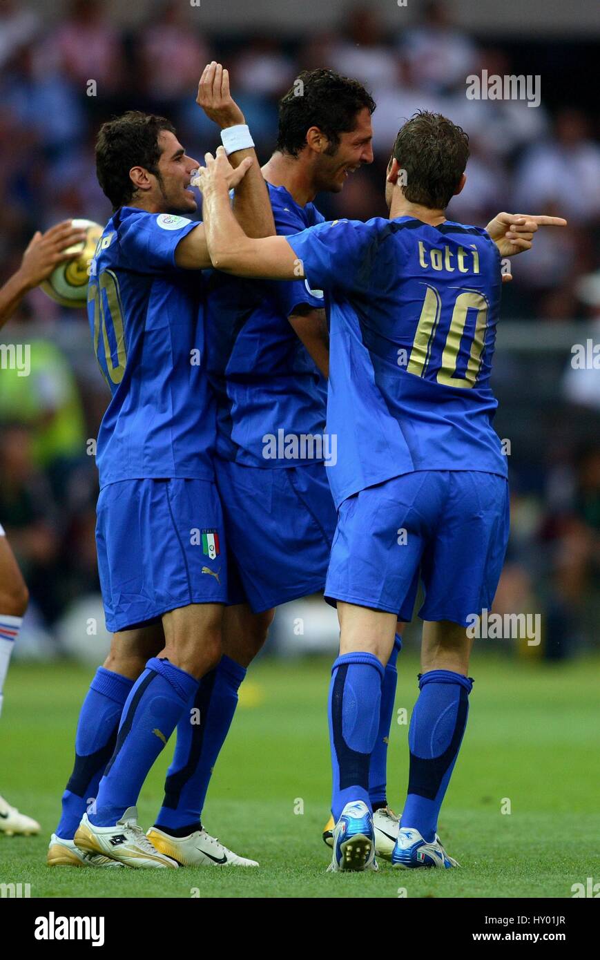 PERROTTA MATERAZZI & TOTTI ITALY V FRANCE OLYMPIC STADIUM BERLIN GERMANY 09 July 2006 Stock Photo